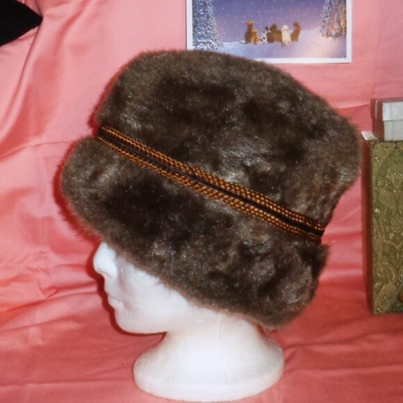 WARM,COMFY BROWN FAUX FUR WINTER HAT WITH EAR COVERS INSIDE-EXCELLENT-AMERICAN - Picture 4 of 11